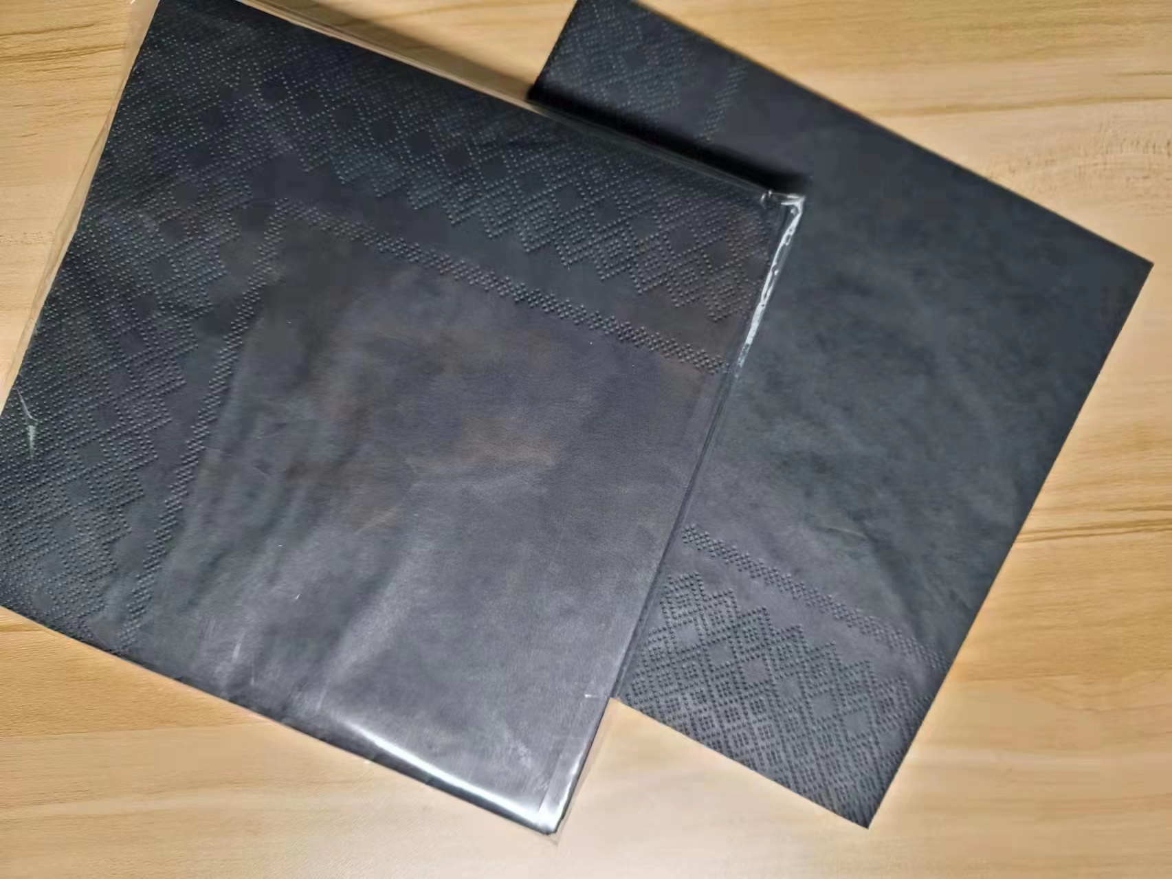 Black paper napkins  (3)
